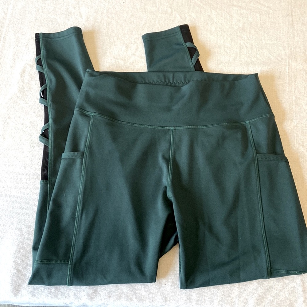 Large- Pop-Fit Leggings, Gently Used, Green and Black